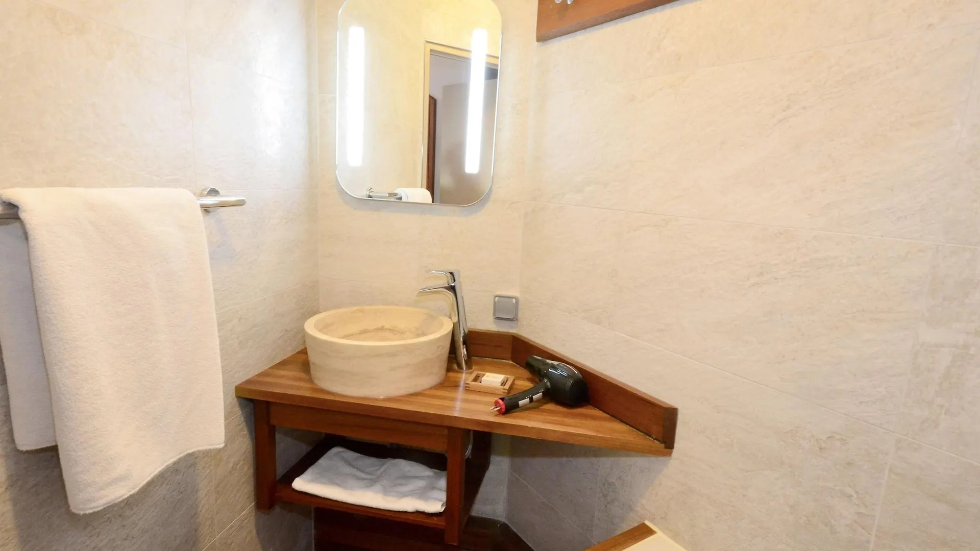 Confort 13 (adults Only) Hotel 3*