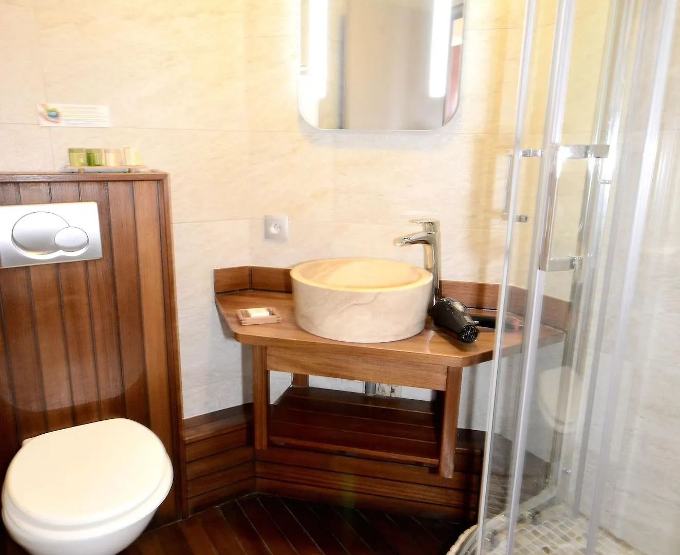 Hotel Confort 13 (adults Only) 3*