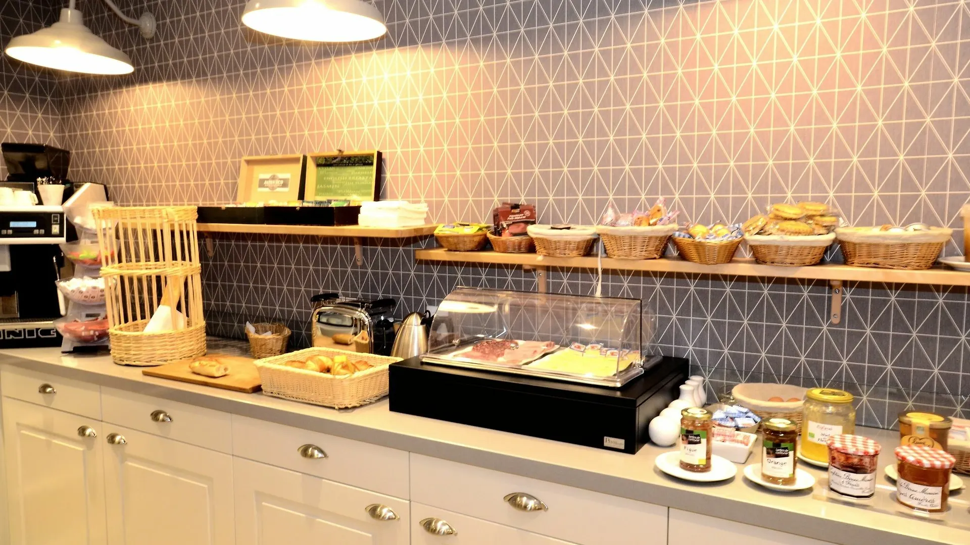 Confort 13 (adults Only) Hotel 3*